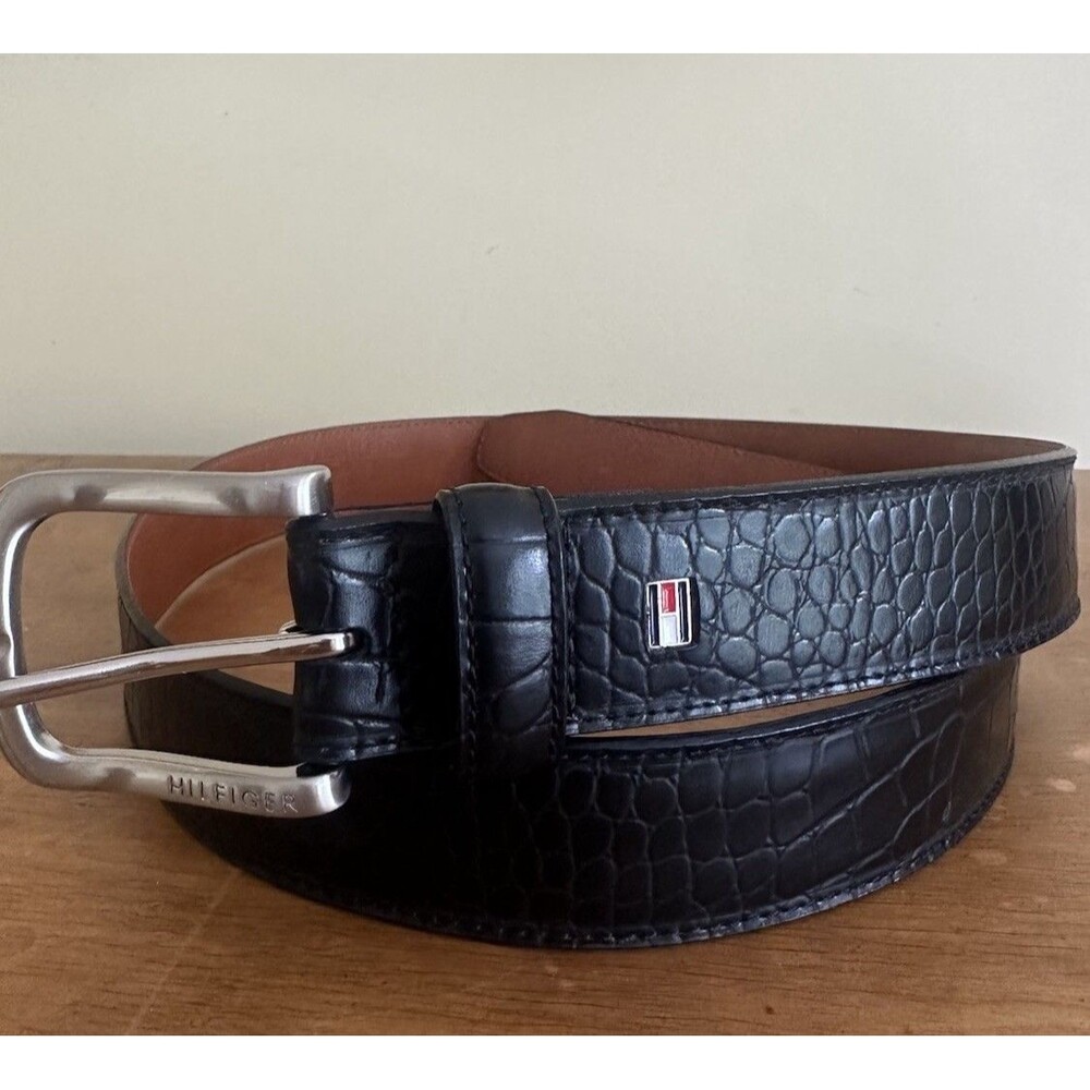 Tommy Hilfiger Black Genuine Leather Dress Belt Size 40/100 Silver Buckle W Logo